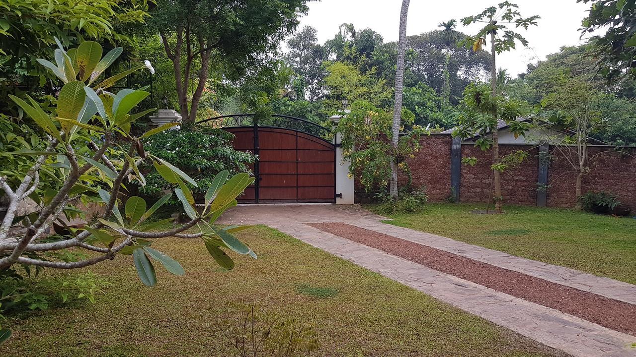 Siriniwasa Luxury Villa With Private Pool Induruwa Eksteriør billede