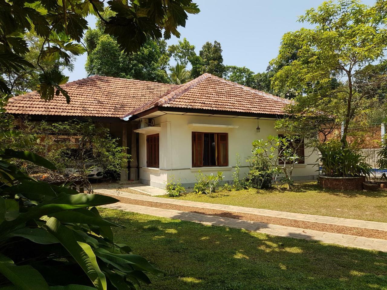 Siriniwasa Luxury Villa With Private Pool Induruwa Eksteriør billede